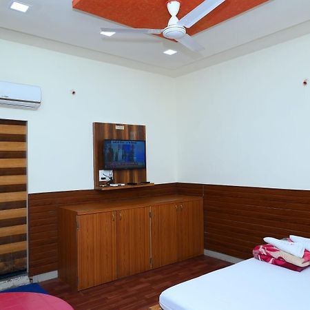 P P Lodging Mangvadi 외부 사진
