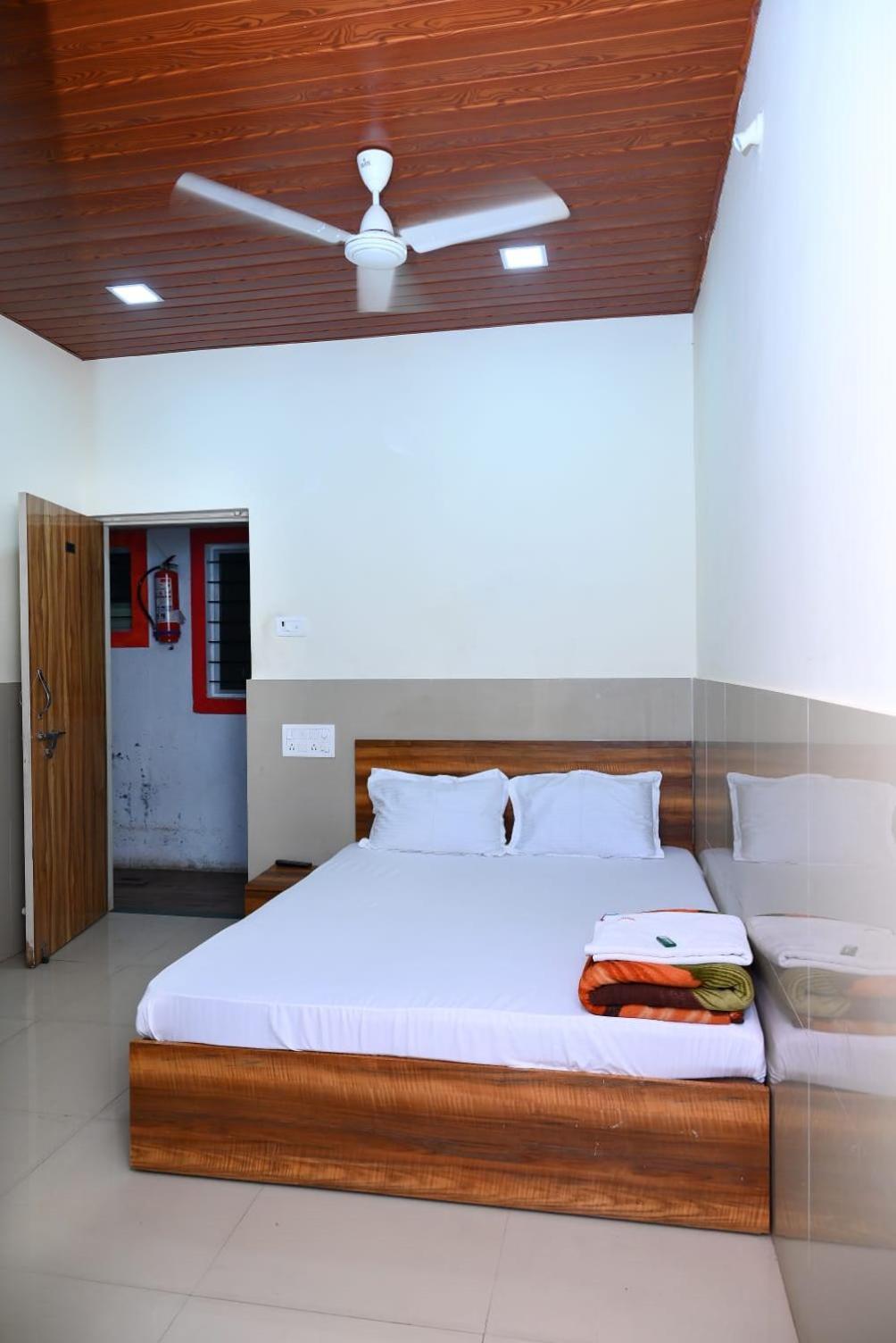 P P Lodging Mangvadi 외부 사진