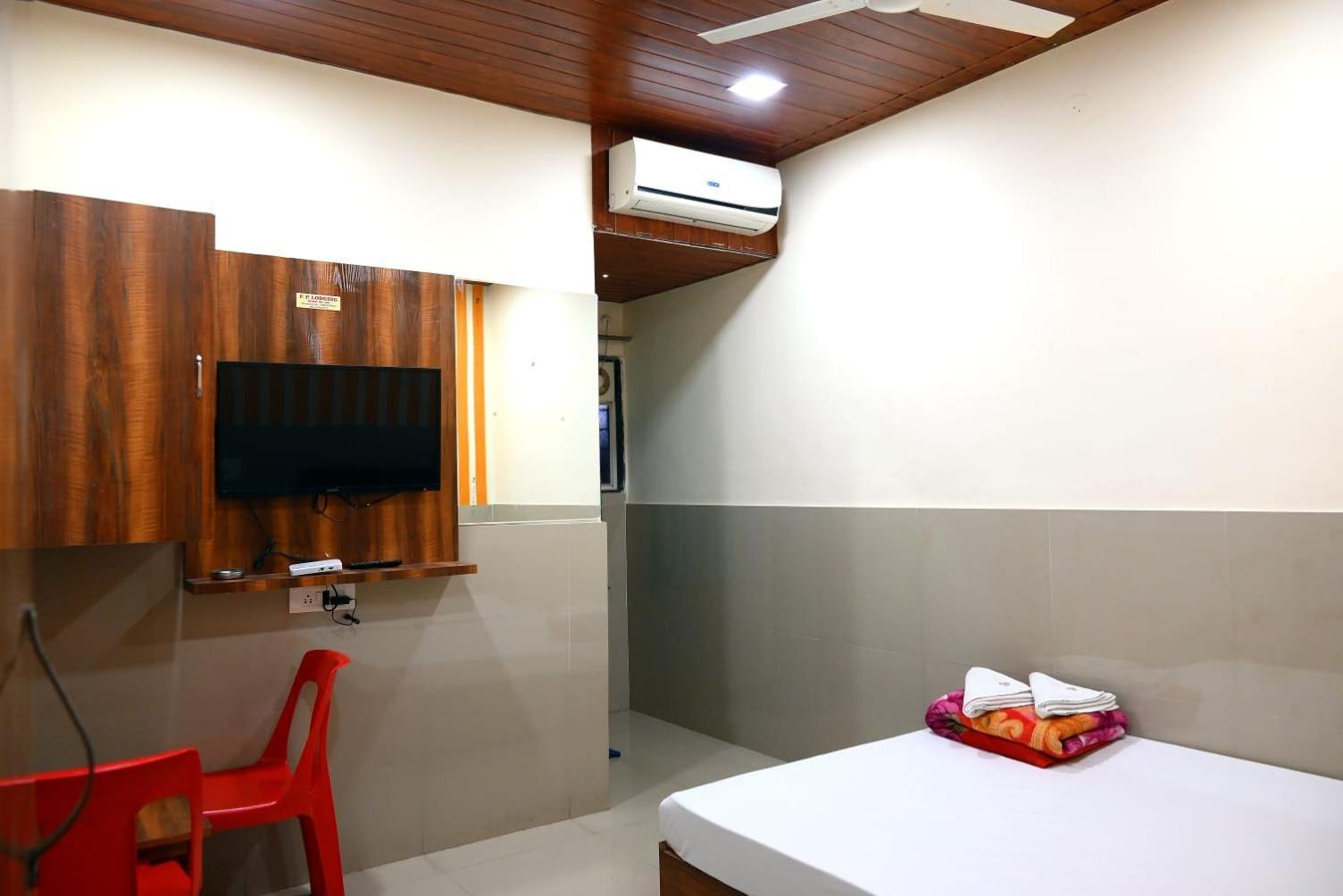 P P Lodging Mangvadi 외부 사진